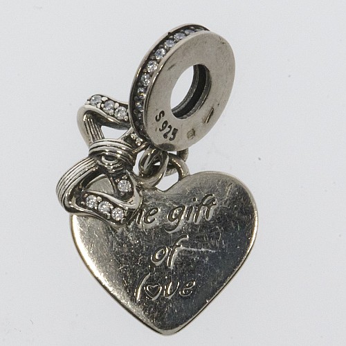 Ezüst charm - The gift of love