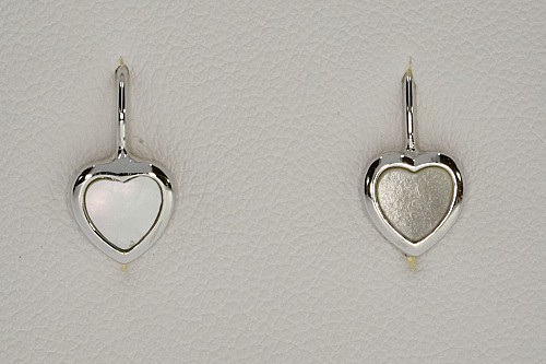 Ezüst gyerek fülbevaló - Szív gyöngyházas