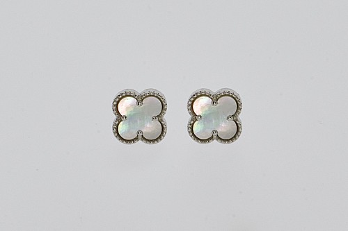 Ezüst fülbevaló - Lóhere gyöngyházas